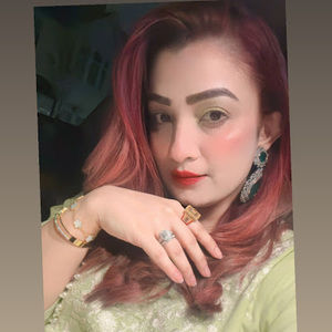 Meet your Posher, Hira